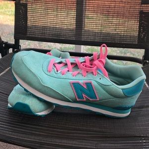New balance tennis shoes